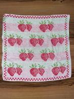 Retro vintage handdoek / keukenhanddoek - Funky aardbeien, Huis en Inrichting, Ophalen of Verzenden, Zo goed als nieuw, Overige kleuren