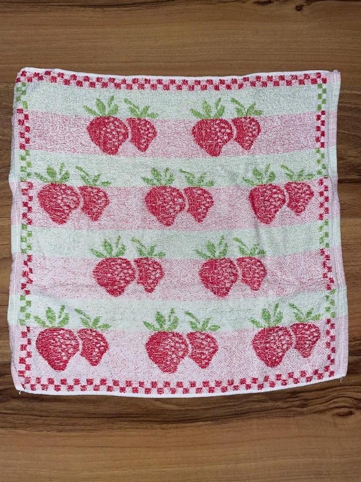 Retro vintage handdoek / keukenhanddoek - Funky aardbeien, Huis en Inrichting, Keuken | Textiel, Zo goed als nieuw, Theedoek of Handdoek