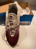 Adidas Ozelia Sneakers, Ophalen of Verzenden, Zo goed als nieuw, Wit, Sneakers of Gympen