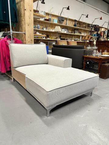 Chaise longue | 150 cm bij 105 cm beschikbaar voor biedingen