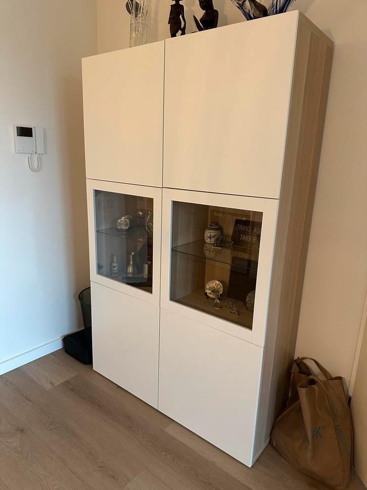 Nette IKEA Besta Wandkast met Glazen Deurtjes, Huis en Inrichting, Kasten | Vitrinekasten, Zo goed als nieuw, 150 tot 200 cm, 100 tot 150 cm