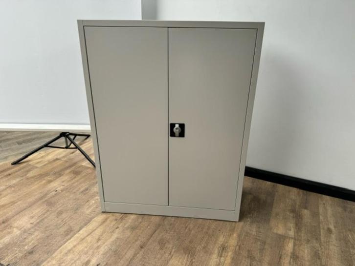 draaideurkast licht grijs 121x93x42, Huis en Inrichting, Bureaustoelen, Gebruikt, Grijs, Ophalen of Verzenden