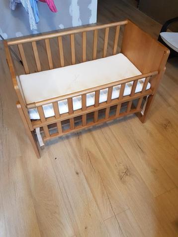 babybed hout beschikbaar voor biedingen