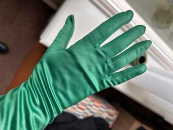 Groene handschoenen  beschikbaar voor biedingen