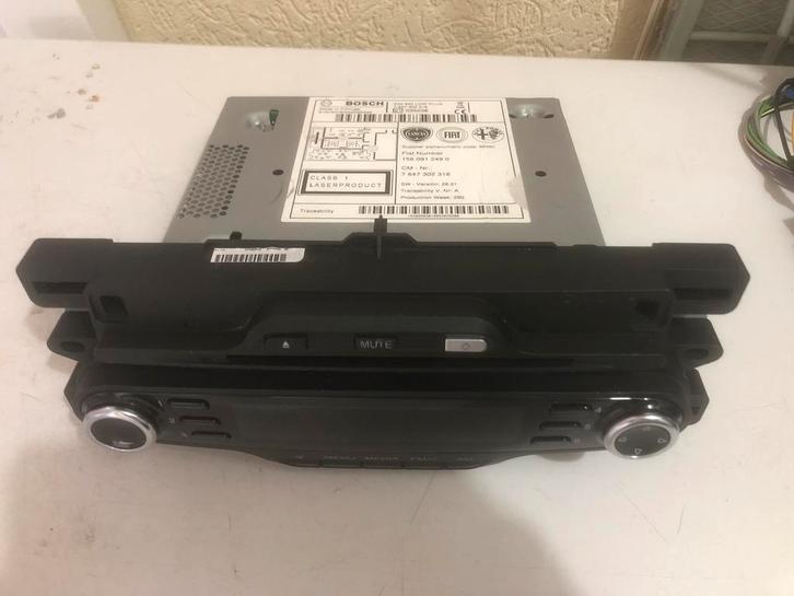 ORIGINEEL ALFA ROMEO GIULIETTA RADIO 940 LOW PLUS FIAT LANCI, Auto diversen, Autoradio's, Zo goed als nieuw, Ophalen of Verzenden