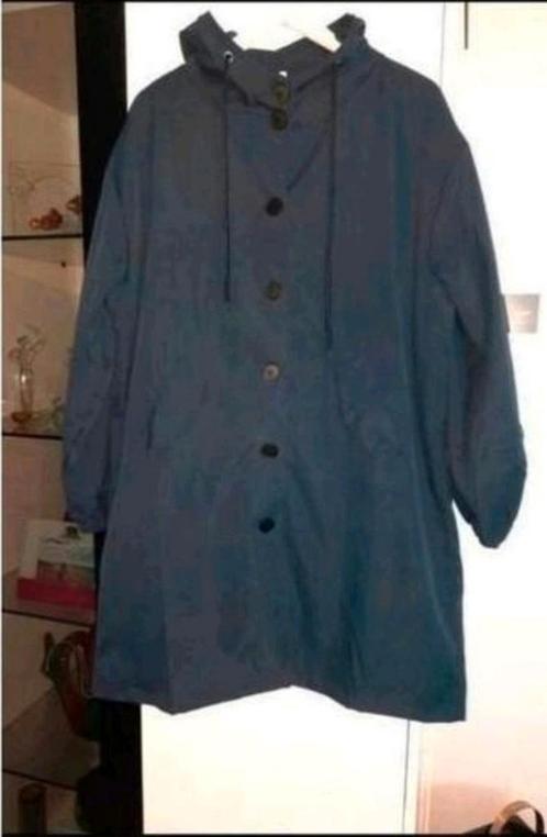 Nieuwe jas met capuchon blauw van kleur en steekzakken, Kleding | Dames, Jassen | Zomer, Nieuw, Blauw, Ophalen of Verzenden