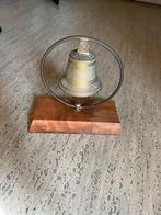 Antieke scheepsbel, Ophalen