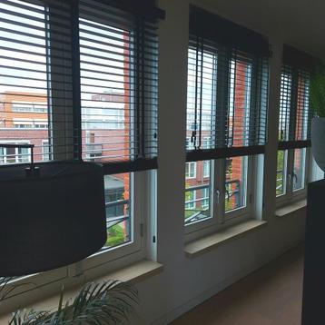 6x prachtige en stoere zwarte houten jaloezieën. H185xB130 beschikbaar voor biedingen