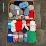 2 bananendozen vol met breiwol div kleurenno. 4, Hobby en Vrije tijd, Ophalen of Verzenden, Breien of Haken, Wol of Garen