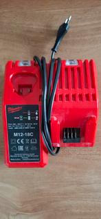 Milwaukee M12-18C oplader, Ophalen of Verzenden, Zo goed als nieuw