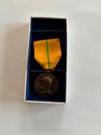 Militaire Herinneringsmedaille + Muismat, Ophalen of Verzenden, Overige soorten, Nederland, Lintje, Medaille of Wings