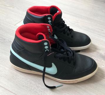 Nike sneakers beschikbaar voor biedingen