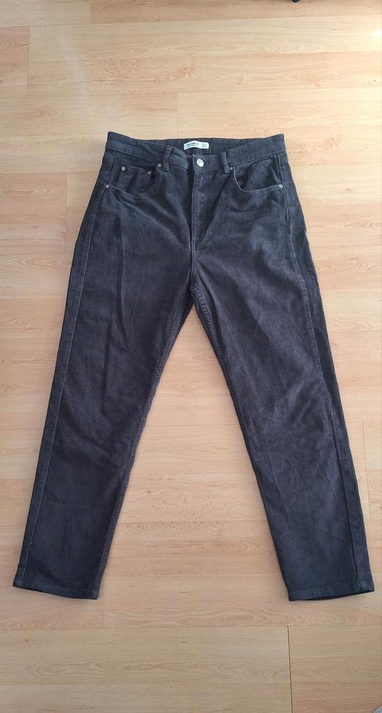 Fijne ribbroek van Pull & Bear maat 42, Kleding | Dames, Broeken en Pantalons, Zo goed als nieuw, Maat 42/44 (L), Grijs, Lang
