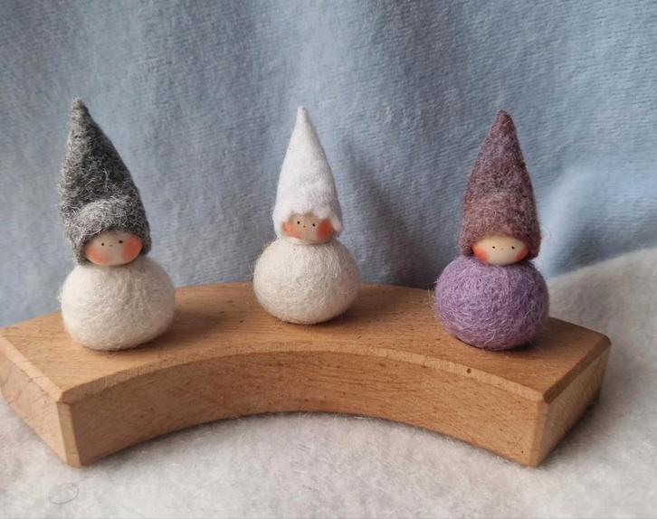 Winter Seizoenstafel jaarring steker popje Vrije School, Hobby en Vrije tijd, Vilt, Nieuw, Figuurtje(s), Wolvilt, Verzenden