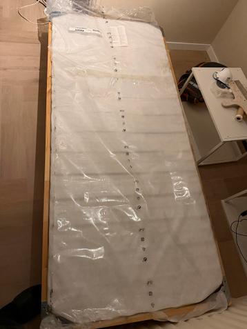 IKEA Bed 90x200 + Lattenbodem + Nieuwe Topper - afbeelding 8