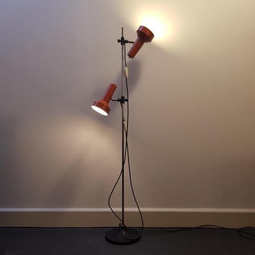 Vintage oranje Herda staande lamp/vloerlamp (NL – ’60/’70), Huis en Inrichting, Lampen | Vloerlampen, Zo goed als nieuw, 100 tot 150 cm