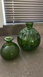 2 groene bolvazen / als nieuw / puntgaaf, Verzenden, Minder dan 50 cm, Groen, Glas