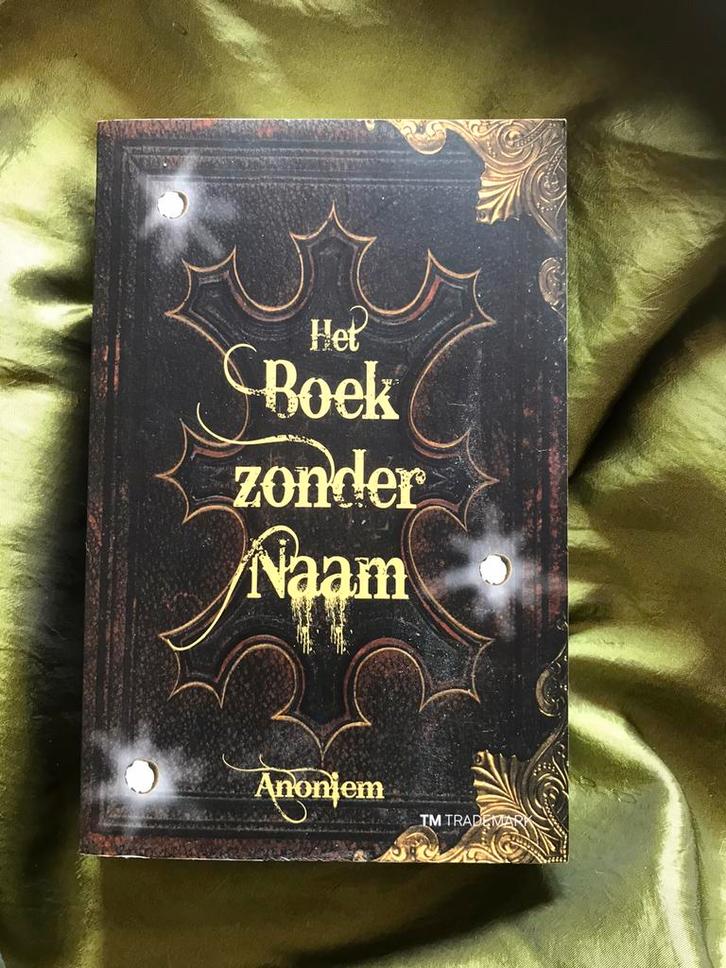 Boek zonder naam, Boeken, Fantasy, Zo goed als nieuw, Ophalen of Verzenden