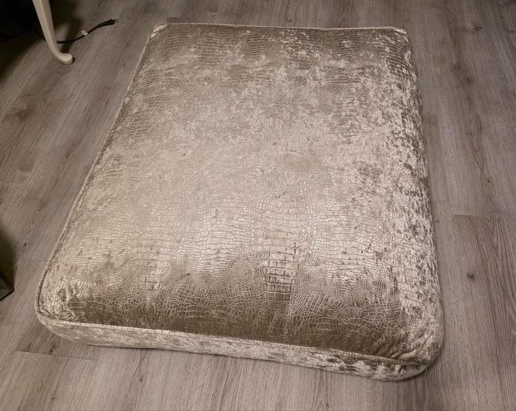 Hondenkussen groot made in Holland croce zilverkleur, Dieren en Toebehoren, Hondenmanden, Overige, Ophalen of Verzenden