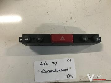 Alfa 147 1.6 16v 2003  Alarmlichtschakelaar beschikbaar voor biedingen