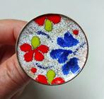 Vintage geëmailleerde broche: polychroom decor. Gemerkt, Ophalen of Verzenden, Koper, Broche