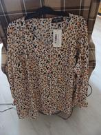 Te koop bloes wit met oranje en zwarte stippen maat 50, Ophalen of Verzenden, Nieuw, Overige kleuren, Blouse of Tuniek