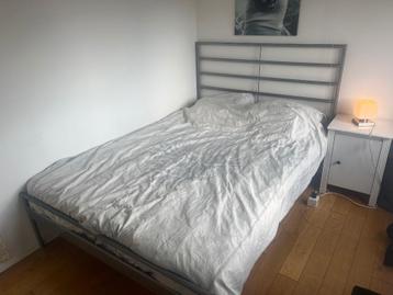 IJzeren bed van 140x200 beschikbaar voor biedingen
