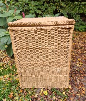 Rieten wasmand met binnenzak, ca. 39 x 50 x 65 cm beschikbaar voor biedingen