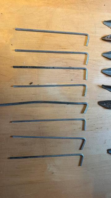 Metalen / ijzeren tent haringen (16 stuks) beschikbaar voor biedingen