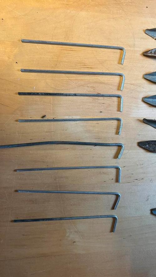 Metalen / ijzeren tent haringen (16 stuks), Caravans en Kamperen, Tentaccessoires, Gebruikt, Ophalen of Verzenden
