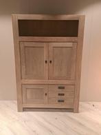 nu of nooit! opbergkast Cuba. Hout: eikenhout, Ophalen, Eikenhout, Zo goed als nieuw, Minder dan 150 cm