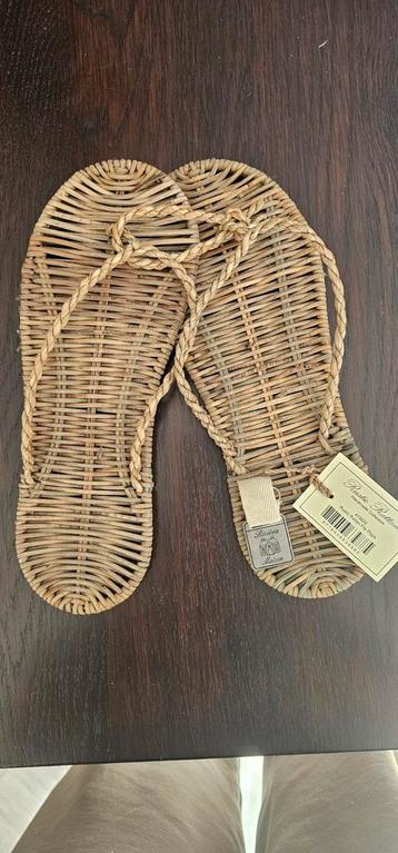 TE KOOP VAN RIVIERA MAISON DE RUSTIC RATTAN FLIP FLOPS beschikbaar voor biedingen