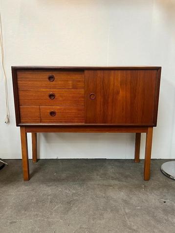 Vintage Dressoirtje, Zweden 1970's beschikbaar voor biedingen