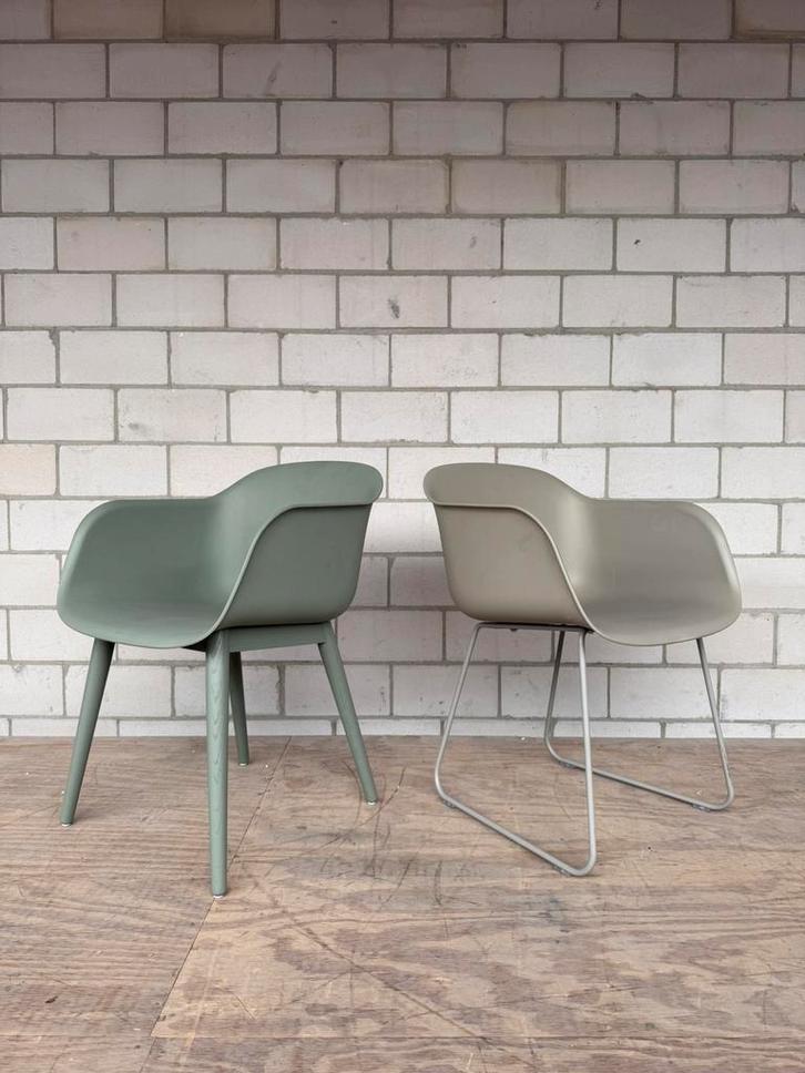 Muuto Fiber chair (slede of wood base), Huis en Inrichting, Stoelen, Zo goed als nieuw, Vijf, Zes of meer stoelen, Kunststof, Bruin