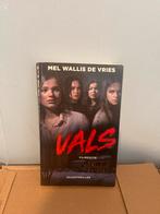 Vals - Mel Wallis de Vries - Jeugdthriller, Ophalen of Verzenden, Gelezen, Nederland