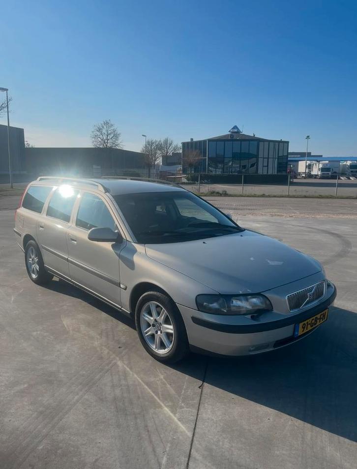 Volvo V70 2.4 T 200PK AUT 2000 Beige, Auto's, Volvo, Particulier, V70, Benzine, Stationwagon, Automaat, Origineel Nederlands, Beige