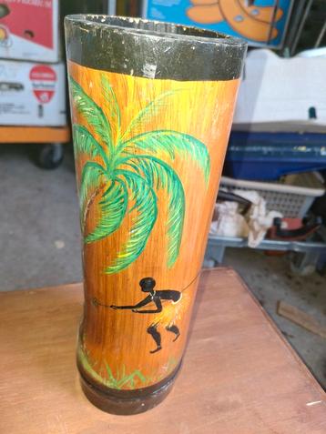 Decoratieve Houten Vaas met Tropisch Motief beschikbaar voor biedingen