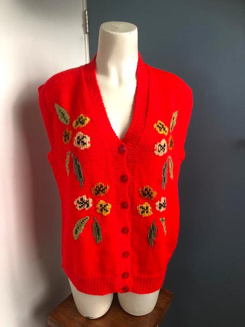 Knalrood handgebreid gilet gebreid rood 42 44, Kleding | Dames, Truien en Vesten, Zo goed als nieuw, Maat 42/44 (L), Rood, Ophalen of Verzenden