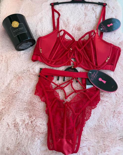 Hunkemoller bh setje, Kleding | Dames, Ondergoed en Lingerie, BH, Rood, Ophalen of Verzenden