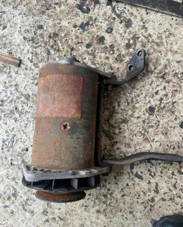 Ford v6 oldtimer dynamo beschikbaar voor biedingen