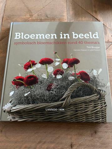 Tini Brugge - Bloemen in beeld ( symbolisch bloemschikken)  beschikbaar voor biedingen
