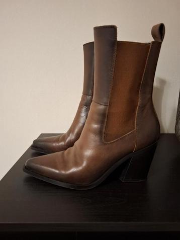 Sacha laarsjes maat 40 beschikbaar voor biedingen