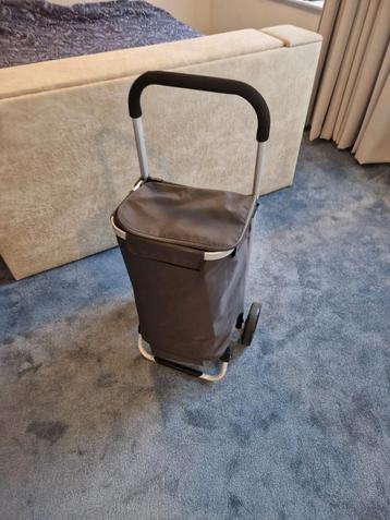 Boodschappenkar beschikbaar voor biedingen