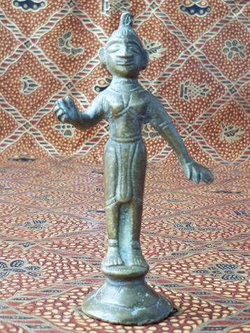 Mooi zwaar antiek brons tempelbeeldje uit India 11,4 cm. beschikbaar voor biedingen