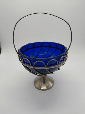Blauw glazen bonbonschaal in metalen houder beschikbaar voor biedingen