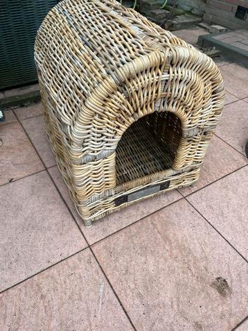 Happy house honden mand beschikbaar voor biedingen