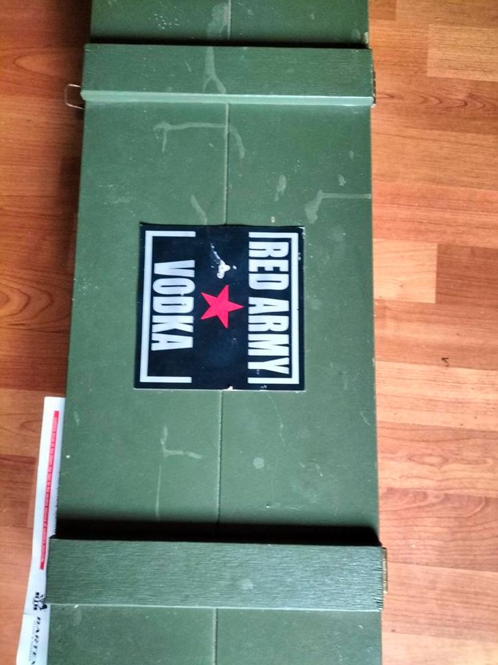 Stoere Red Army drank kist leger kleur iets apparts, Verzamelen, Automaten | Overige, Ophalen of Verzenden