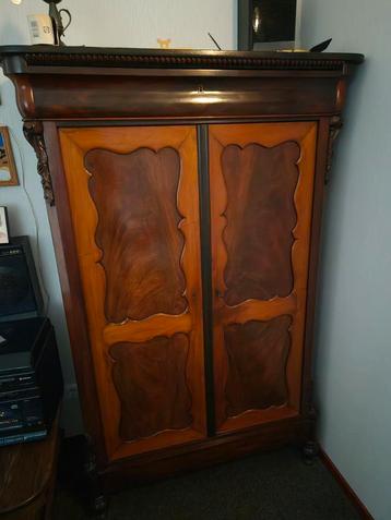 Antieke Kast - Prachtig Detail! beschikbaar voor biedingen