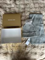 Set met beanie/sjaal Michael Kors grijs met diamanten, Michael Kors, Ophalen of Verzenden, Nieuw, Muts