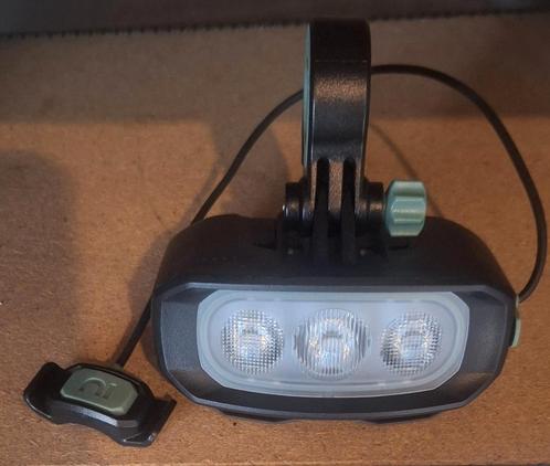 Voorlicht koplamp fiets van decathlon FL 940
1300 lumen, Fietsen en Brommers, Fietsaccessoires | Fietscomputers, Zo goed als nieuw